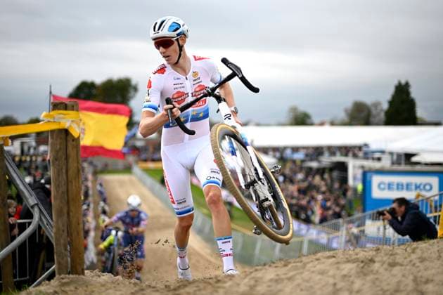 2024 Superprestige Cyclocross Ruddervoorde RUDDERVOORDE, BELGIUM - OCTOBER 20 : Vanthourenhout Michael (BEL) of Pauwels Sauzen - Bingoal in action during the 1st leg of the men elite 2024 - 2025 Telenet Superprestige cyclocross race of Ruddervoorde on October 20, 2024 in Ruddervoorde, Belgium, 20 10 2024 Ruddervoorde Belgium  Copyright: xNicoxVereeckenx