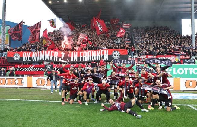 Bilder des Jahres 2024, Sport 10 Oktober Sport Themen der Woche KW42 Sport Bilder des Tages 20.10.2024 - Fussball - Saison 2024 2025 - 2. Fussball - Bundesliga - 09. Spieltag: SpVgg Greuther Fürth ( Kleeblatt ) - 1. FC Nürnberg FCN ( Club ) Derby Frankenderby - Sportfoto Zink DaMa - xdaxmax - DFL regulations prohibit any use of photographs as image sequences and or quasi-video - only for editorial use - Jubel Freude nach Spielende - Mannschaft Team des FCN feiert mit Clubfan Clubfans FCN-Fans Fans - Mannschaftsbild Teambild Jubelbild *** 20 10 2024 Soccer Season 2024 2025 2 Soccer Bundesliga 09 Matchday SpVgg Greuther Fürth Kleeblatt 1 FC Nürnberg FCN Club Derby Frankenderby Sportfoto Zink DaMa xdaxmax DFL regulations prohibit any use of photographs as image sequences and or quasi video only for editorial use Jubel Freude nach Spielende Mannschaft Team des FCN celebrates with Clubfan Clubfans FCN Fans Fans Mannschaftsbild Teambild Jubelbild