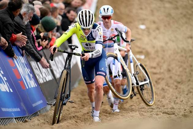 2024 Superprestige Cyclocross Ruddervoorde RUDDERVOORDE, BELGIUM - OCTOBER 20 : Kuypers Gerben (BEL) of Charles Liegeois Roastery Cx and Vanthourenhout Michael (BEL) of Pauwels Sauzen - Bingoal in action during the 1st leg of the men elite 2024 - 2025 Telenet Superprestige cyclocross race of Ruddervoorde on October 20, 2024 in Ruddervoorde, Belgium, 20 10 2024 Ruddervoorde Belgium  Copyright: xNicoxVereeckenx