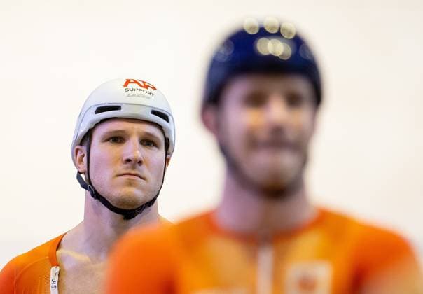BALLERUP - Jeffrey Hoogland and Harrie Lavreysen prior to the sprint final on the fourth day of the World Track cycling, Rad, Radsport, Bahnrad, Bahn Championships at the Ballerup Super Arena. ANP IRIS VAN DEN BROEK xVIxANPxSportx xxANPxIVx 511366485 originalFilename: 511366485.jpg