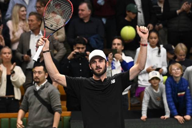 STOCKHOLM, SVERIGE 20241020 Tommy Paul, USA, jublar da han vinner singelfinalen mot Grigor Dimitrov, Bulgarien, under tennisturneringen BNP Paribas Nordic Open i Kungliga tennishallen. STOCKHOLM SVERIGE x10090x