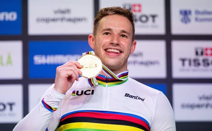 BALLERUP - Harrie Lavreysen with gold medal in the sprint on the fourth day of the World Track cycling, Rad, Radsport, Bahnrad, Bahn Championships at the Ballerup Super Arena. ANP IRIS VAN DEN BROEK xVIxANPxSportx xxANPxIVx 511372318 originalFilename: 511372318.jpg