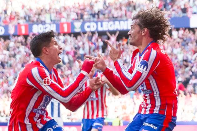 Bilder des Jahres 2024, Sport 10 Oktober Sport Themen der Woche KW42 Sport Bilder des Tages LA LIGA EA Sports - Atletico de Madrid vs Leganes MADRID,SPAIN - 20 October: Antoine Griezmann of Atletico de Madrid and Giuliano Simeone of Atletico de Madrid celebrates a goal during the La Liga 2024 25 match between Atletico de Madrid and Leganes at Riyadh Air Metropolitano Stadium. (Photo by Guillermo Martinez) Madrid Riyadh Air Metropolitano Stadium Spain Copyright: xGuillermoxMartinezx
