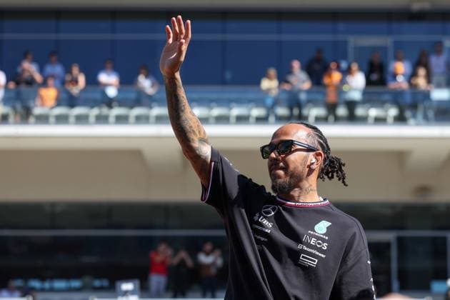 AUSTIN, TX - OCTOBER 20: Mercedes AMG Petronas F1 Team driver Lewis Hamilton (44) of the United Kingdom waives to fans during the drivers™ parade before the Formula 1 Pirelli United States Grand Prix on October 20, 2024, at Circuit of The Americas in Austin, Texas. (Photo by David Buono Icon Sportswire) AUTO: OCT 20 F1 Pirelli United States Grand Prix EDITORIAL USE ONLY Icon2410200411
