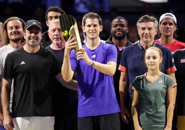 TENNIS - ATP, Tennis Herren Erste Bank Open, Super Sunday VIENNA,AUSTRIA,20.OCT.24 - TENNIS - ATP World Tour, Erste Bank Open, Super Sunday, Farewell Party Dominic Thiem. Image shows Dominic Thiem (AUT) and his companions. Keywords: trophy.  GEPAxpictures xWalterxLuger