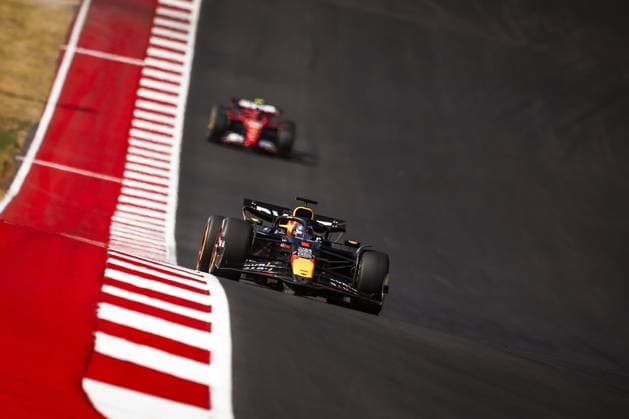 01 VERSTAPPEN Max (nld), Red Bull Racing RB20, action during the Formula 1 Pirelli United States Grand Prix 2024, 19th round of the 2024 Formula One World Championship, WM, Weltmeisterschaft from October 18 to 20, 2024 on the Circuit of the Americas, in Austin, United States of America - F1 - US GRAND PRIX 2024 DPPI Panoramic  241020_R19_USA_DP_EA021736