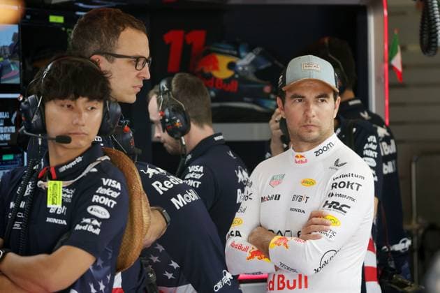 Sergio Perez (MEX) Red Bull RB20 kurz vor dem Rennen in der Box, Formel 1 Pirelli Grand Prix, FIA F1 Weltmeisterschaft, Circuit of Amerika, Austin Texas, 20.10.2024, USA