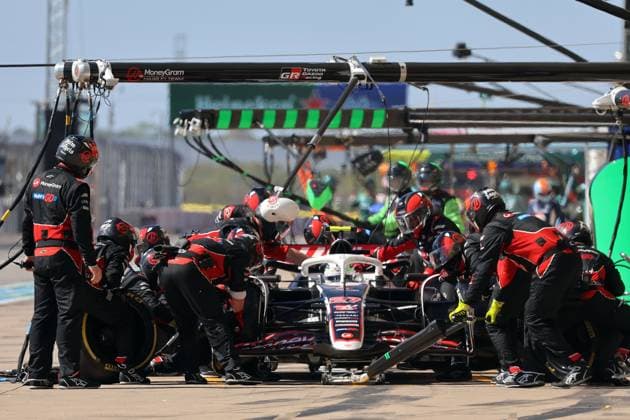 Nico Huelkenberg (GER) Haas VF24 beim Reifenwechsel, Boxenstop im Rennen, Formel 1 Pirelli Grand Prix, FIA F1 Weltmeisterschaft, Circuit of Amerika, Austin Texas, 20.10.2024, USA