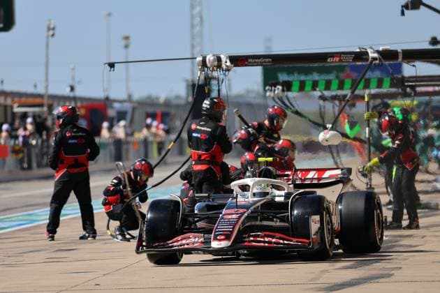 Nico Huelkenberg (GER) Haas VF24 faehrt nach seinem Boxenstop los, Rennen, Formel 1 Pirelli Grand Prix, FIA F1 Weltmeisterschaft, Circuit of Amerika, Austin Texas, 20.10.2024, USA