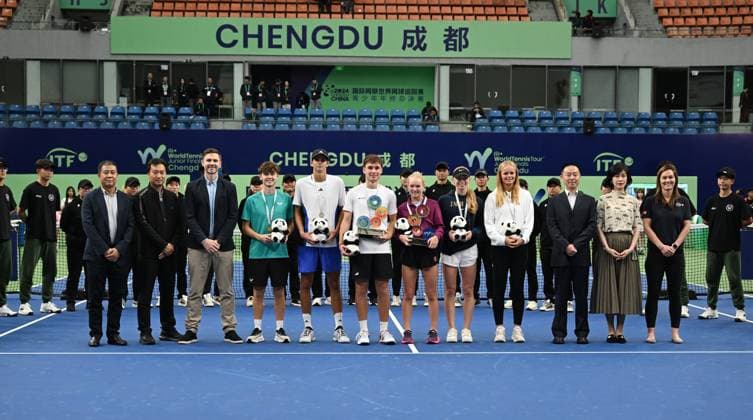 2024 ITF World Tennis Tour Junior Finals Chengdu , China 2024 ITF World Tennis Tour Junior Finals Winner Boys from left: Charlie Robertson (GBR) Bronze, Rafael Jodar (ESP) Silver , Mees Rottgering (NED) Gold Girls from left: Emerson Jones (AUS) Gold, Laura Samson (CZE) Silver ,Jeline Vandromme (BEL) Bronze