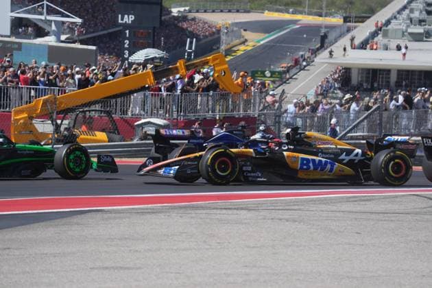 FORMULA 1 PIRELLI UNITED STATES GRAND PRIX 2024 20.10.2024, Circuit of The Americas, Austin, FORMULA 1 PIRELLI UNITED STATES GRAND PRIX 2024 ,im Bild Rennstart:, Esteban Ocon (FRA), Alpine F1 Team wird umgedreht und muss dem Feld als Letzter hinterher.