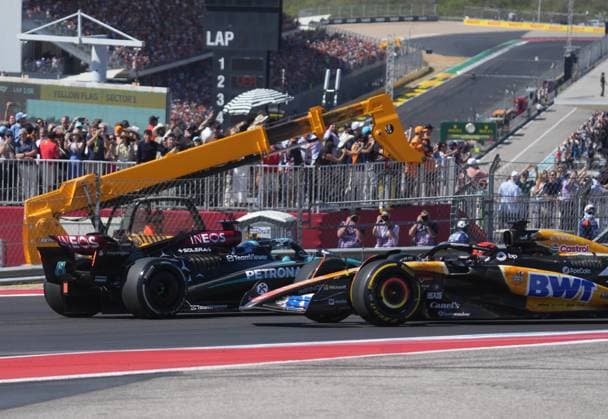 FORMULA 1 PIRELLI UNITED STATES GRAND PRIX 2024 20.10.2024, Circuit of The Americas, Austin, FORMULA 1 PIRELLI UNITED STATES GRAND PRIX 2024 ,im Bild Rennstart:, Esteban Ocon (FRA), Alpine F1 Team wird umgedreht und muss dem Feld als Letzter hinterher.