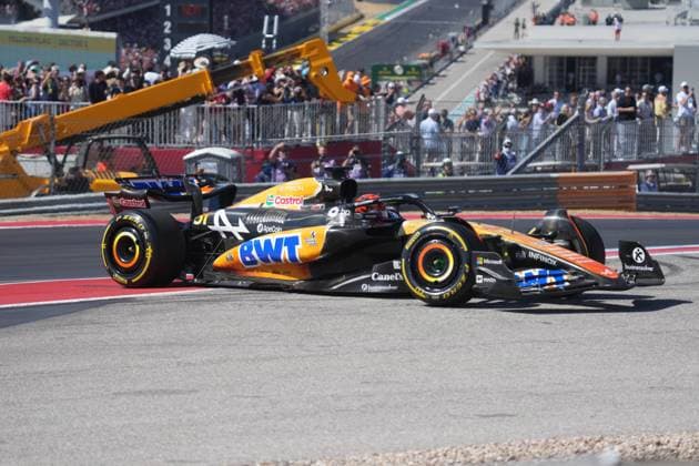 FORMULA 1 PIRELLI UNITED STATES GRAND PRIX 2024 20.10.2024, Circuit of The Americas, Austin, FORMULA 1 PIRELLI UNITED STATES GRAND PRIX 2024 ,im Bild Rennstart:, Esteban Ocon (FRA), Alpine F1 Team wird umgedreht und muss dem Feld als Letzter hinterher.