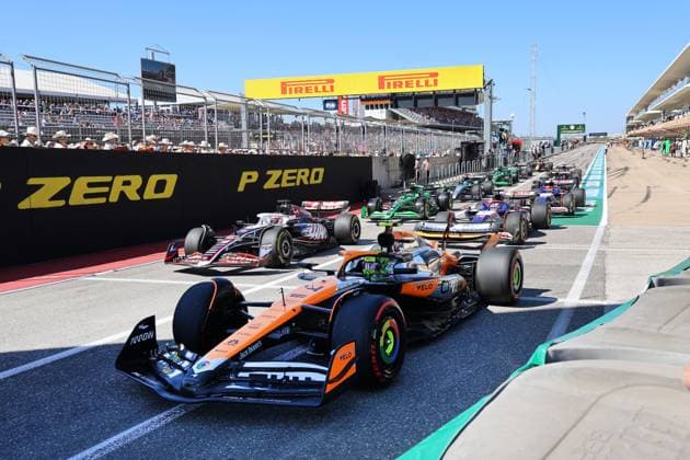 Lando Norris (GBR) McLaren MCL38 4 steht als ersten an der Ampel zur Boxenausfahrt für die <Startaufstellung zum Rennen, Formel 1 Pirelli Grand Prix, FIA F1 Weltmeisterschaft, Circuit of Amerika, Austin Texas, 20.10.2024, USA,