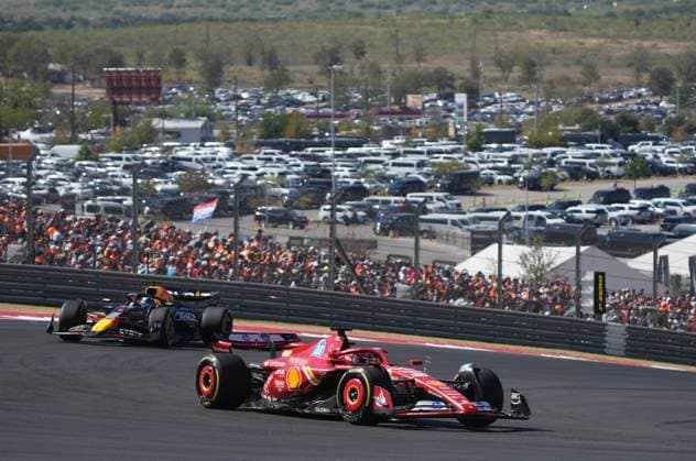 20.10.2024, Circuit of The Americas, Austin, FORMULA 1 PIRELLI UNITED STATES GRAND PRIX 2024 ,im Bild Charles Leclerc (MCO), Scuderia Ferrari HP, Max Verstappen (NLD), Oracle Red Bull Racing (Photo by Hasan Bratic DeFodi Images) not used in POL SRB CRO FRA GBR NED ITA USA Defodi-506_20241020_hbr_0798