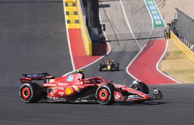 FORMULA 1 PIRELLI UNITED STATES GRAND PRIX 2024 20.10.2024, Circuit of The Americas, Austin, FORMULA 1 PIRELLI UNITED STATES GRAND PRIX 2024 ,im Bild Carlos Sainz Jr. (ESP), Scuderia Ferrari HP, Max Verstappen (NLD), Oracle Red Bull Racing