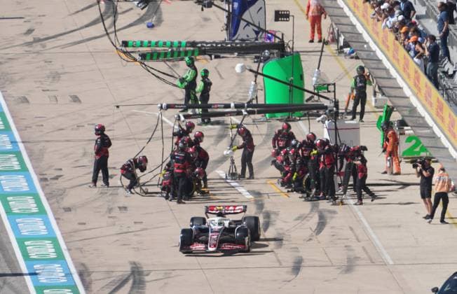 FORMULA 1 PIRELLI UNITED STATES GRAND PRIX 2024 20.10.2024, Circuit of The Americas, Austin, FORMULA 1 PIRELLI UNITED STATES GRAND PRIX 2024 ,im Bild Boxenstop von Nico Hülkenberg (DEU), MoneyGram Haas F1 Team