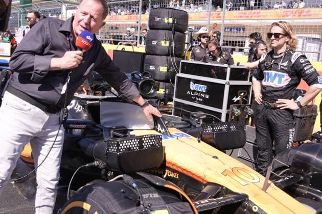 20.10.2024, Circuit of The Americas, Austin, FORMULA 1 PIRELLI UNITED STATES GRAND PRIX 2024 ,im Bild Ex Formel 1 Fahrer Martin Brundle erklärt das Auro von Alpine (Photo by Hasan Bratic DeFodi Images) not used in POL SRB CRO FRA GBR NED ITA USA Defodi-506_20241020_hbr_3498