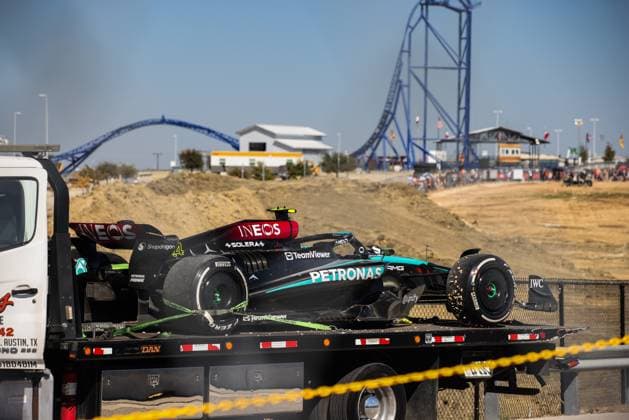 44 HAMILTON Lewis (gbr), Mercedes AMG F1 Team W15, crash, accident, during the Formula 1 Pirelli United States Grand Prix 2024, 19th round of the 2024 Formula One World Championship, WM, Weltmeisterschaft from October 18 to 20, 2024 on the Circuit of the Americas, in Austin, United States of America - F1 - US GRAND PRIX 2024 DPPI Panoramic 241020_R19_USA_DP_XB5_8303