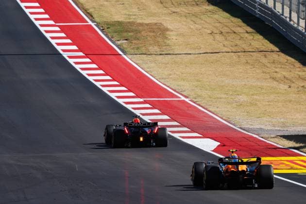 01 VERSTAPPEN Max (nld), Red Bull Racing RB20, 04 NORRIS Lando (gbr), McLaren F1 Team MCL38, action during the Formula 1 Pirelli United States Grand Prix 2024, 19th round of the 2024 Formula One World Championship, WM, Weltmeisterschaft from October 18 to 20, 2024 on the Circuit of the Americas, in Austin, United States of America - F1 - US GRAND PRIX 2024 DPPI Panoramic 241020_R19_USA_DP_AV3_0963