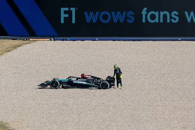 Sport Themen der Woche KW42 Sport Bilder des Tages 44 HAMILTON Lewis (gbr), Mercedes AMG F1 Team W15, action crash, accident, during the Formula 1 Pirelli United States Grand Prix 2024, 19th round of the 2024 Formula One World Championship, WM, Weltmeisterschaft from October 18 to 20, 2024 on the Circuit of the Americas, in Austin, United States of America - F1 - US GRAND PRIX 2024 DPPI Panoramic  241020_R19_USA_DP_JK850_1