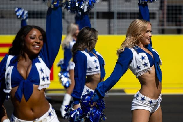 Dallas Cowboys Cheerleaders NFL, American Football Herren, USA American Football) treten vor dem Rennen in der Startaufstellung auf, USA, Formel 1 Weltmeisterschaft, Pirelli Grand Prix der Vereinigten Staaten von Amerika, Circuit of the Americas Austin, Rennen, 20.10.2024 USA, Formel 1 Weltmeisterschaft, Pirelli Grand Prix der Vereinigten Staaten von Amerika, Circuit of the Americas Austin, Rennen, 20.10.2024 Austin Copyright: xEibner-Pressefoto Memmlerx EP_MMR