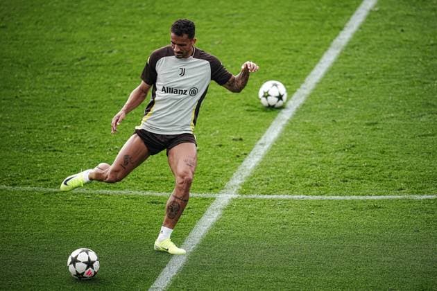 Juventus Danilo during training session at JTC Continassa in Turin on the eve of their League Phase, Matchday 3 of UEFA Champions League football match against VfB Stuttgart - Tuesday, October 21, 2024. - Soccer .  Copyright: xMarcoxAlpozzi LaPressex