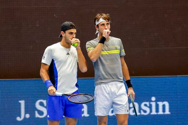 Francisco Cerundolo (ARG) und Tomas Martin Etcheverry (ARG) , Tennis, Swiss Indoors ATP, Tennis Herren World Tour 500), 1 8-Finals Doppel, 2024, Wesley Koolhof (NED), Nikola Mektic (CRO) vs. Francisco Cerundolo (ARG), Tomas Martin Etcheverry (ARG), 21.10.2024, St. Jakobshalle, Basel, Schweiz Basel St. Jakobshalle BS Schweiz Copyright: xGrantxHubbsx