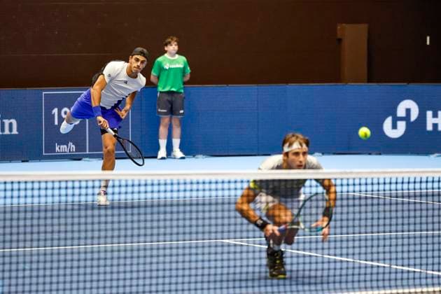 Francisco Cerundolo (ARG) und Tomas Martin Etcheverry (ARG) , Tennis, Swiss Indoors ATP, Tennis Herren World Tour 500), 1 8-Finals Doppel, 2024, Wesley Koolhof (NED), Nikola Mektic (CRO) vs. Francisco Cerundolo (ARG), Tomas Martin Etcheverry (ARG), 21.10.2024, St. Jakobshalle, Basel, Schweiz Basel St. Jakobshalle BS Schweiz Copyright: xGrantxHubbsx
