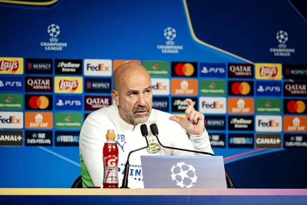 PARIS - PSV Eindhoven coach Peter Bosz during the press conference, PK, Pressekonferenz ahead of the UEFA Champions League match against Paris Saint Germain at Parc des Princes on Oct. 21, 2024 in Paris, France. ANP ROBIN VAN LONKHUIJSEN UEFA Champions League MD-1 2024 25 xVIxANPxSportx xxANPxIVx 511487832 originalFilename: 511487832.jpg