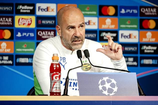 PARIS - PSV Eindhoven coach Peter Bosz during the press conference, PK, Pressekonferenz ahead of the UEFA Champions League match against Paris Saint Germain at Parc des Princes on Oct. 21, 2024 in Paris, France. ANP ROBIN VAN LONKHUIJSEN UEFA Champions League MD-1 2024 25 xVIxANPxSportx xxANPxIVx 511487836 originalFilename: 511487836.jpg
