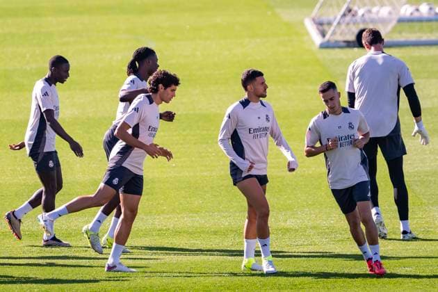 Champions League 2024 25 League Phase MD3: Real Madrid Training Session and press conference, PK, Pressekonferenz Real Madrid players (from L to R) Ferland Mendy, Eduardo Camavinga, Dani Ceballos, Lucas Vazquez seen warming up during Real Madrid Training Session and Press Conference ahead of the Champions League 2024 25 League Phase MD3 football match against Borussia Dortmund at Ciudad Real Madrid on October 21, 2024 in Valdebebas, Spain. Valdebebas Ciudad Real Madrid Madrid Spain Copyright: xAlbertoxGardinx AGardin_20241021_Football_Champions_Real_Madrid_PC_084