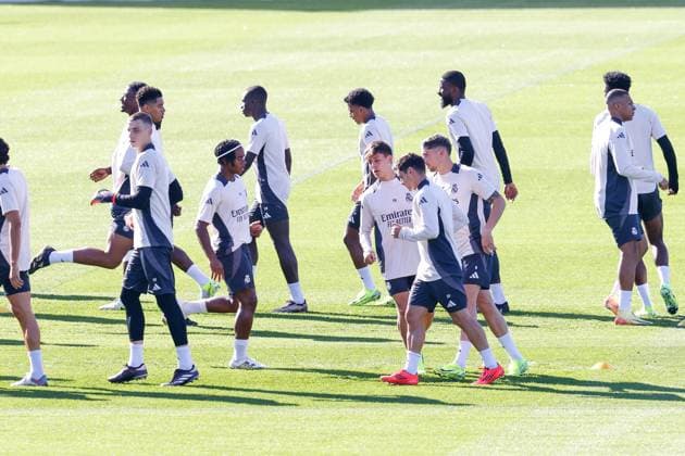 October 21, 2024, Madrid, Madrid, SPAIN: Arda Guler, Brahim Diaz, Federico Valverde and Endrick Felipe of Real Madrid warm up during the training day of Real Madrid ahead of the UEFA Champions League, football match against Borussia Dortmund, at Ciudad Deportiva Real Madrid on October 21, 2024, in Valdebebas, Madrid, Spain. Madrid SPAIN - ZUMAa181 20241021_zaa_a181_032 Copyright: xDennisxAgyemanx