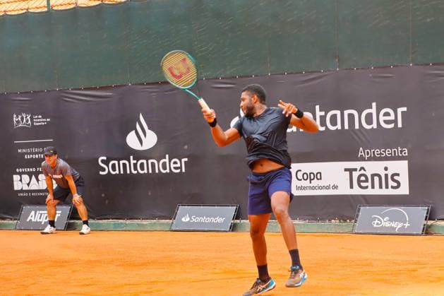 Curitiba ATP, Tennis Herren CH 100 Joao Lucas Reis passes the qualifying CURITIBA (PR), 10 21 2024- TENNIS ATP CHALLENGER CURITIBA JOAO LUCAS REIS RYAN NIJBOER- Joao Lucas Reis managed to pass the qualifying round by defeating Dutchman Ryan Nijboer 6 2 and 6 3 in the last round of qualifying and is guaranteed a place in the main draw. The ATP Challenger Curitiba is being held on the courts of Graciosa Country Club and will end on October 27, 2024. (Foto: Edson De Souza Thenews2 imago images) SPO  Copyright: xEdsonxTeodoroxDexSouzax