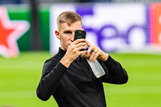 21.10.2024, Pressekonferenz vor Real Madrid vs. Borussia Dortmund, UEFA Champions League, 3. Spieltag Nico Schlotterbeck bei der Platzbegehung im Estadio Santiago Bernabeu Copyright: xBahhoxKarax