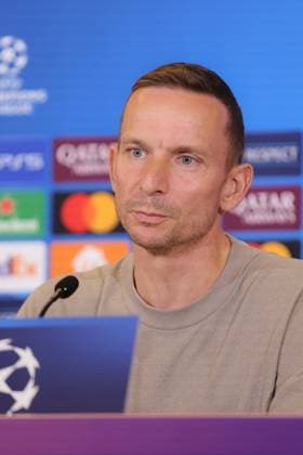 SOCCER - UEFA CL, RBS vs Zagreb SALZBURG,AUSTRIA,22.OCT.24 - SOCCER - UEFA Champions League, Red Bull Salzburg vs GNK Dinamo Zagreb, preview, press conference, PK, Pressekonferenz RBS. Image shows head coach Pepijn Lijnders (RBS).  GEPAxpictures xMathiasxMandl
