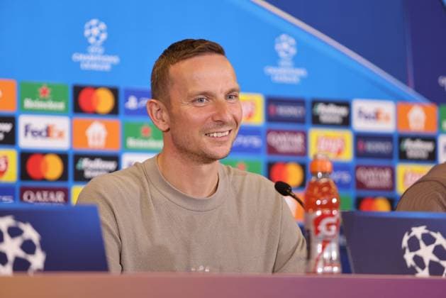 SOCCER - UEFA CL, RBS vs Zagreb SALZBURG,AUSTRIA,22.OCT.24 - SOCCER - UEFA Champions League, Red Bull Salzburg vs GNK Dinamo Zagreb, preview, press conference, PK, Pressekonferenz RBS. Image shows head coach Pepijn Lijnders (RBS).  GEPAxpictures xMathiasxMandl