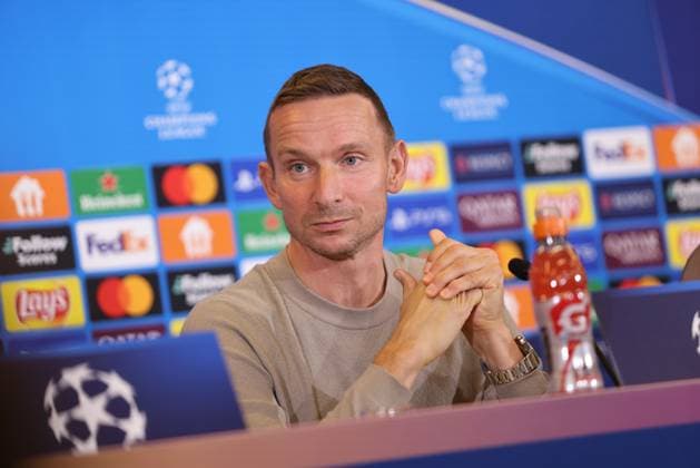 SOCCER - UEFA CL, RBS vs Zagreb SALZBURG,AUSTRIA,22.OCT.24 - SOCCER - UEFA Champions League, Red Bull Salzburg vs GNK Dinamo Zagreb, preview, press conference, PK, Pressekonferenz RBS. Image shows head coach Pepijn Lijnders (RBS).  GEPAxpictures xMathiasxMandl