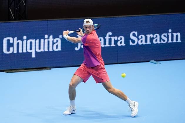 22.10.2024, Basel, St. Jakobshalle, ATP, Tennis Herren Swiss Indoors Basel, Denis Shapovalov (CAN) in action during the 1 16 Round match Basel St. Jakobshalle Basel Switzerland Copyright: xJustPictures.ch DanielaxPorcellix jp-en-DaPo-20241022-_DP17048