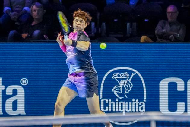Ben Shelton (USA) , Tennis, Swiss Indoors ATP, Tennis Herren World Tour 500), 1 16 Finals Einzel, 2024, Tomas Martin Etcheverry (ARG) vs. Ben Shelton (USA), 22.10.2024, St. Jakobshalle, Basel, Schweiz Basel St. Jakobshalle BS Schweiz Copyright: xGrantxHubbsx