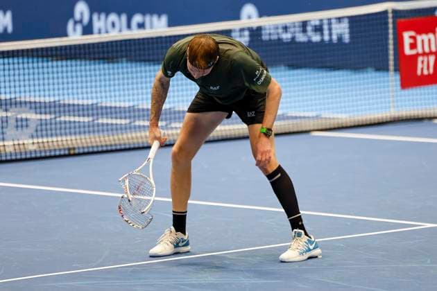 Alexander Bublik (KAZ) zertrümmert sein Schläger , Tennis, Swiss Indoors ATP, Tennis Herren World Tour 500), 1 16 Finals Einzel, 2024, Botic v. de Zandschulp (NED) vs. Alexander Bublik (KAZ), 22.10.2024, St. Jakobshalle, Basel, Schweiz Basel St. Jakobshalle BS Schweiz Copyright: xGrantxHubbsx