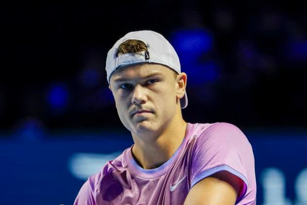 Holger Rune (DEN) , Tennis, Swiss Indoors ATP, Tennis Herren World Tour 500), 1 16 Finals Einzel, 2024, Nicolas Jarry (CHI) vs. Holger Rune (DEN), 22.10.2024, St. Jakobshalle, Basel, Schweiz Basel St. Jakobshalle BS Schweiz Copyright: xGrantxHubbsx