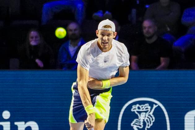 Nicolas Jarry (CHI) , Tennis, Swiss Indoors ATP, Tennis Herren World Tour 500), 1 16 Finals Einzel, 2024, Nicolas Jarry (CHI) vs. Holger Rune (DEN), 22.10.2024, St. Jakobshalle, Basel, Schweiz Basel St. Jakobshalle BS Schweiz Copyright: xGrantxHubbsx
