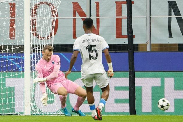 AC Milan v Club Brugge - UEFA Champions League MILAN, ITALY - OCTOBER 22 : Mignolet Simon goalkeeper of Club Brugge with a save during matchday 3 of the UEFA Champions League, a league phase match between AC Milan and Club Brugge at the San Siro stadium on October 22, 2024 in Milan, Italy, 22 10 2024 Milan Italy  Copyright: xJanxDexMeuleneirx