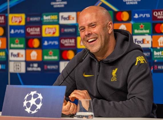 Football - UEFA Champions League - League Phase - RB Leipzig v Liverpool FC - MD-1 LEIPZIG, GERMANY - Tuesday, October 22, 2024: Liverpool s head coach Arne Slot during a press conference, PK, Pressekonferenz at the Red Bull Arena ahead of the UEFA Champions League Match Day 3 game between RB Leipzg and Liverpool FC. (Photo by David Rawcliffe Propaganda) LEIPZIG Red Bull Arena SAXONY GERMANY  Copyright: xDavidxRawcliffex P2024-10-22-Leipzig_Liverpool_MD-1-60