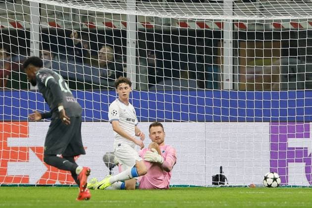 AC Milan v Club Brugge - UEFA Champions League MILAN, ITALY - OCTOBER 22 : Mignolet Simon goalkeeper of Club Brugge and De Cuyper Maxim midfielder of Club Brugge pictured during the 2-1 goal during matchday 3 of the UEFA Champions League, a league phase match between AC Milan and Club Brugge at the San Siro stadium on October 22, 2024 in Milan, Italy, 22 10 2024 Milan Italy  Copyright: xJanxDexMeuleneirx