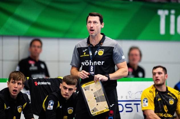 22.10.2024 - Handball, 2024 2025, 2. Daikin Bundesliga, 8. Spieltag, GWD Minden - HSC 2000 Coburg: Anel Mahmutefendic (Trainer - Coburg)