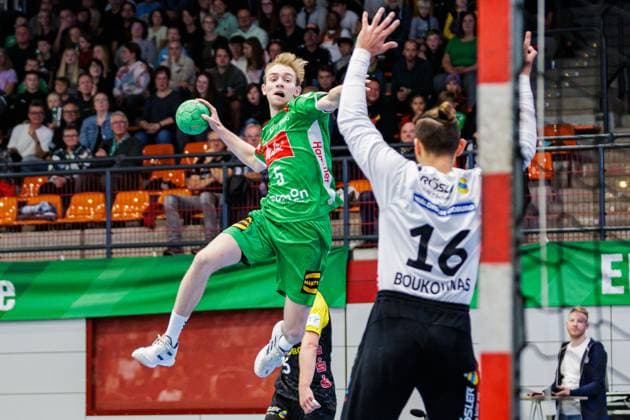 v.l. Florian Kranzmann (GWD Minden, 05), Petros Boukovinas (HSC 2000 Coburg, 16) GER, GWD Minden vs. HSC 2000 Coburg, Handball, 2. Bundesliga, 8. Spieltag, Spielzeit 2024 2025, 22.10.2024 GER, GWD Minden vs. HSC 2000 Coburg, Handball, 2. Bundesliga, 8. Spieltag, Spielzeit 2024 2025, 22.10.2024 Luebbecke