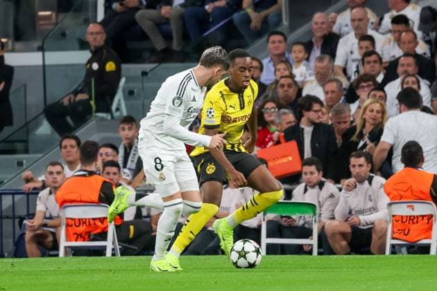 Jamie Gittens (Dortmund 43), Fedde Valverde (Madrid 8), ESP, Real Madrid vs. Borussia Dortmund, Fussball, Champions-League, 3. Spieltag, Saison 2024 2025, 22.10.2024 ESP, Real Madrid vs. Borussia Dortmund, Fussball, Champions-League, 3. Spieltag, Saison 2024 2025, 22.10.2024 Madrid Copyright: xEibner-Pressefoto JoergxNiebergax EP_JNL