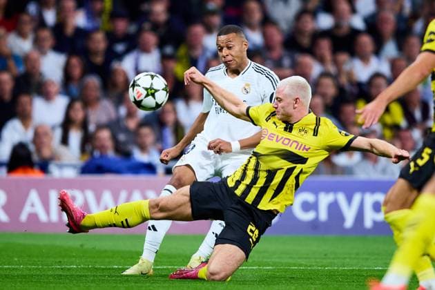 Kylian Mbappe of Real Madrid CF battles for the ball with Marcel Sabitzer of Borussia Dortmund during the UEFA Champions League match between Real Madrid vs Borussia Dortmund at Santiago Bernabeu on October 22, 2024 in Madrid (Photo by: LGM) FOOTBALL : Real Madrid vs Borussia Dortmund - UEFA Ligue des Champions - 22 10 2024 LGM Panoramic 